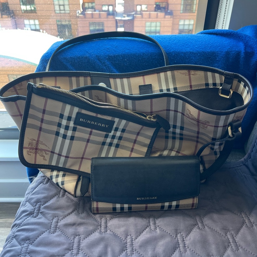 Burberry Nova Check Tote - Picture 3 of 14